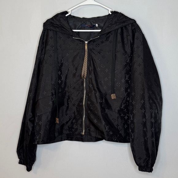 Two piece Women’s Set - Picture 2 of 10